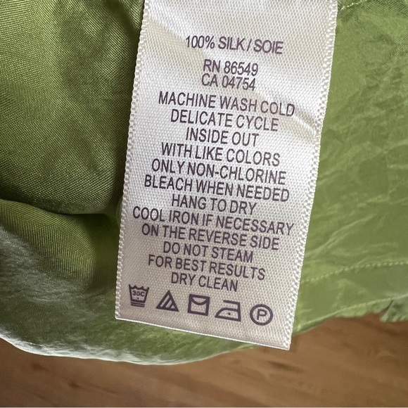 TOMMY BAHAMA 100% Silk Button Down Fitted Blouse. Olive Green. Size XL - Picture 7 of 9